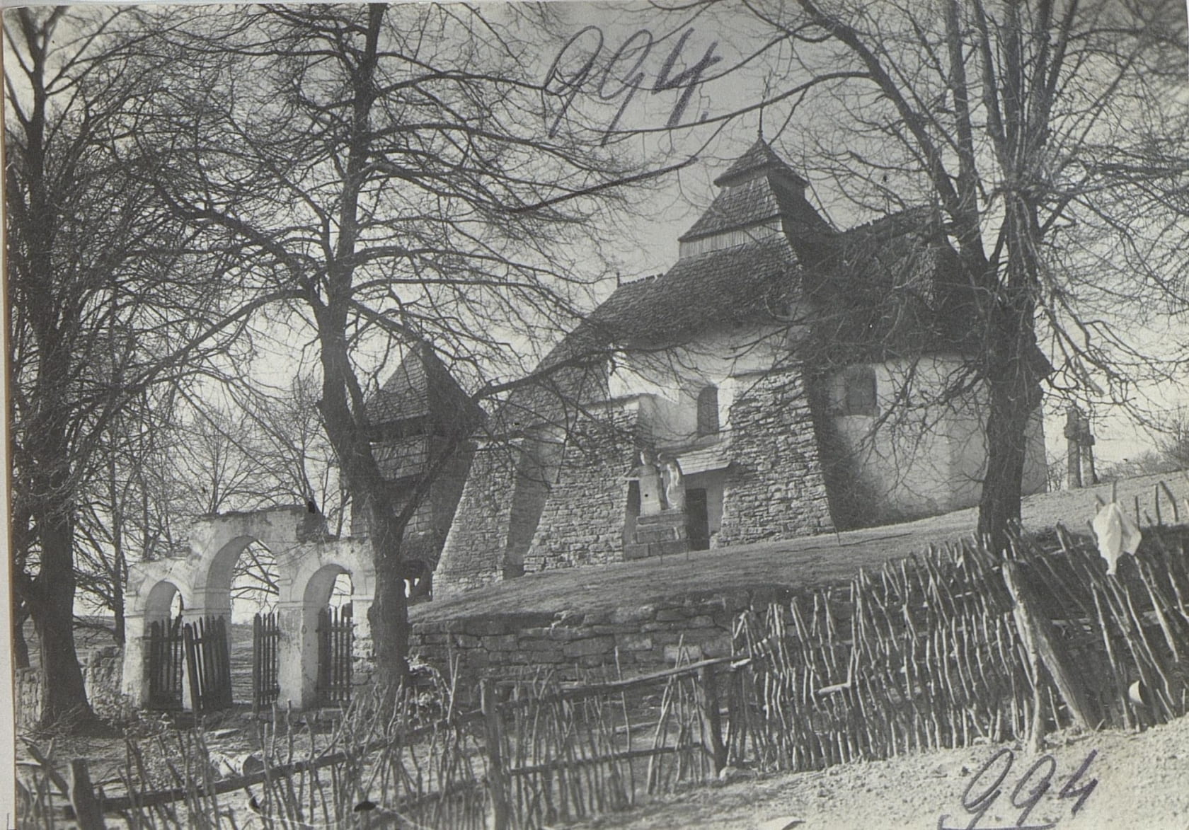 Церква у період 1914-1918 років. Джерело: https://creazilla.com/media/photo/5706310/alte-gr.k.kirche-in-czesniki-i.-bildid-15727901