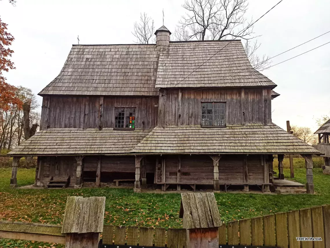 Дерев’яна церква в Добрівлянах