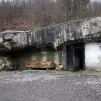 Вхід у бункер