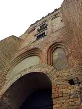 Арки на в'їзній вежі замку Любарта