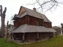 Дерев’яна церква в Добрівлянах