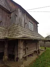 Дах вкритий гонтою та ринва