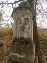 Давні могили