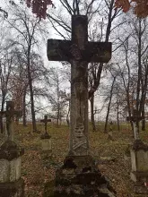 Давні могили