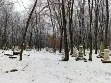 Покинутий цвинтар