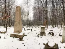 Покинутий цвинтар