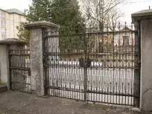 Міцна кована брама