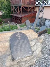 Пам'ятний знак на честь ініціаторів судноплавства на річці Дністер у Галичі